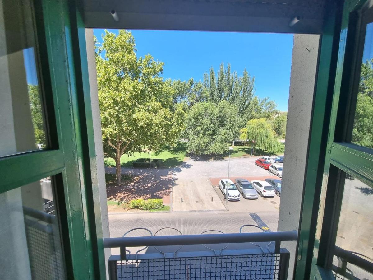 Un Rincon Con Vistas Al Parque Wifi Junto A Catedral By Apartamentos Логроньо Екстериор снимка