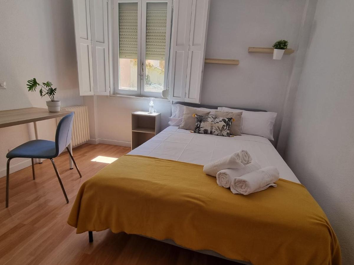 Un Rincon Con Vistas Al Parque Wifi Junto A Catedral By Apartamentos Логроньо Екстериор снимка