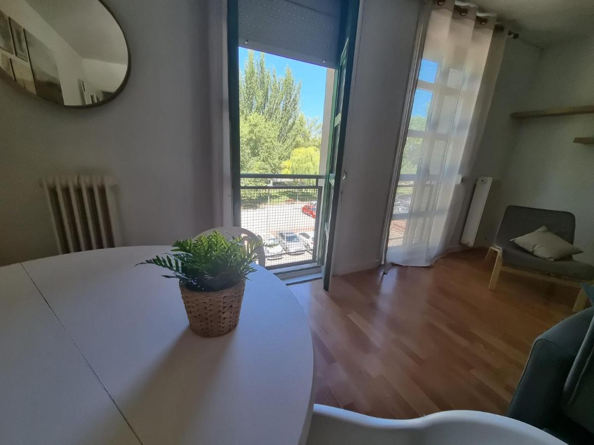Un Rincon Con Vistas Al Parque Wifi Junto A Catedral By Apartamentos Логроньо Екстериор снимка